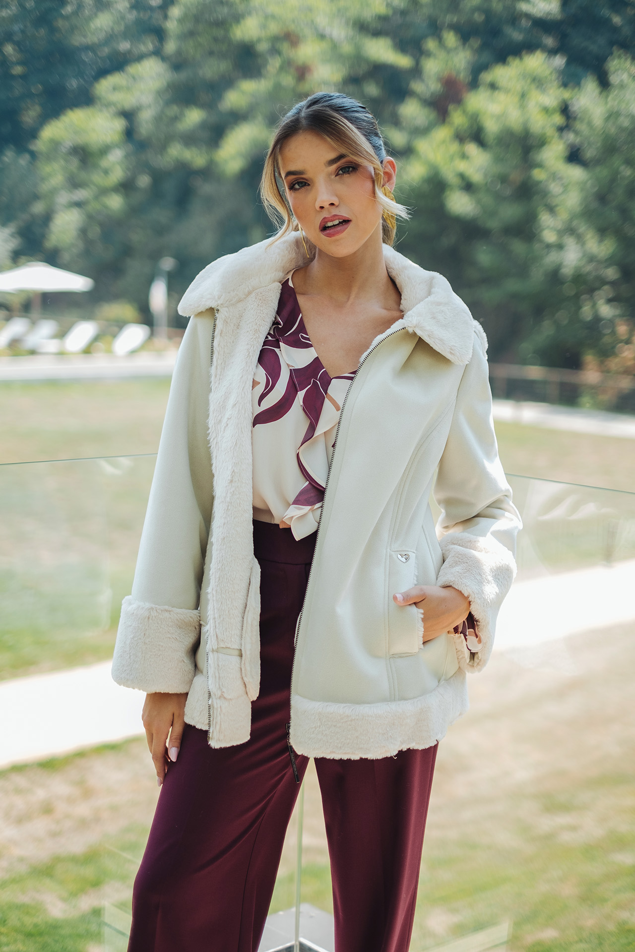 Casaco com detalhes em pêlo