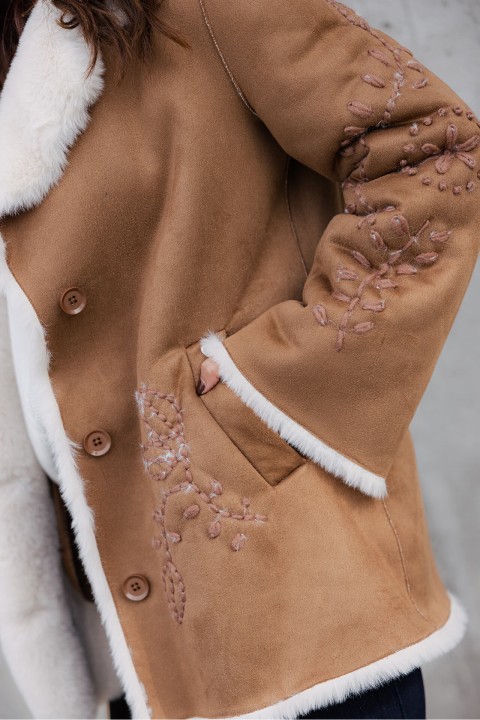 Casaco em plo com bordados