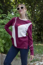 Knitted jumper with geometric design