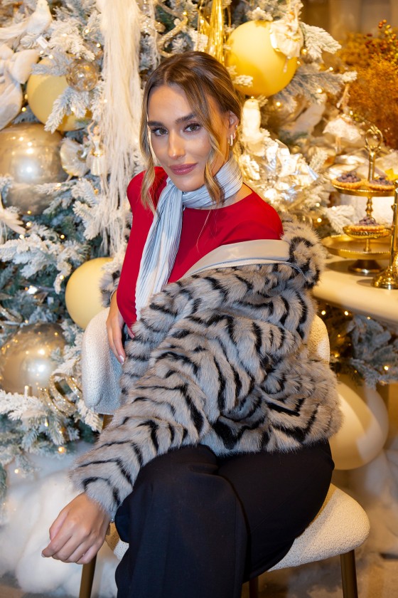 Túnica folhos nas mangas