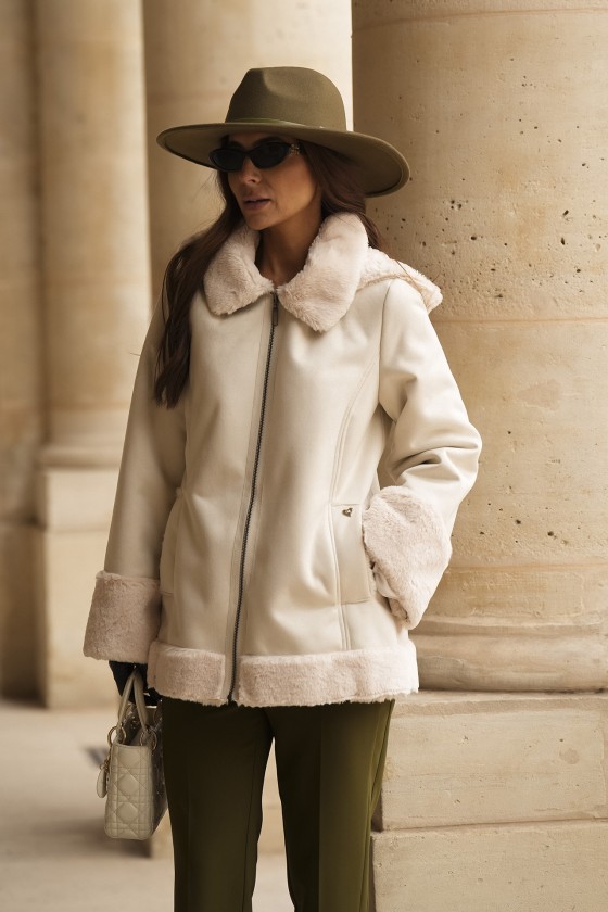 Coat with fur details