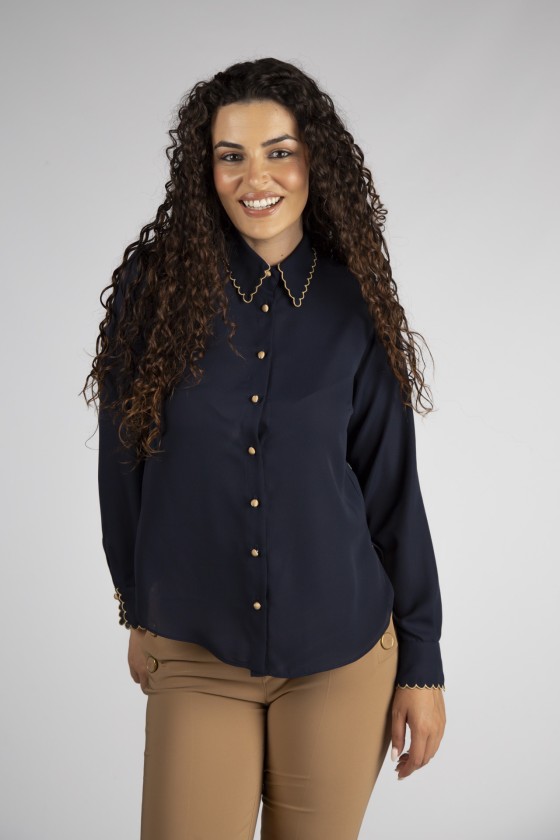 Shirt with contrasting details