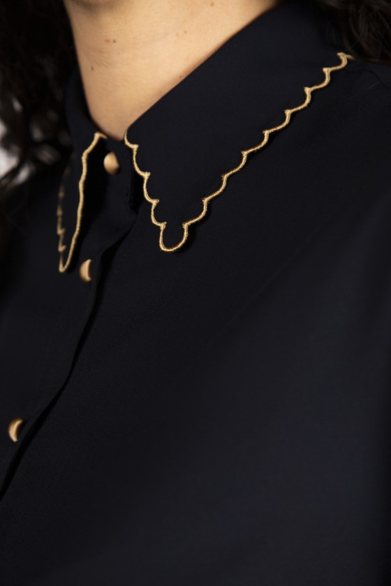 Shirt with contrasting details