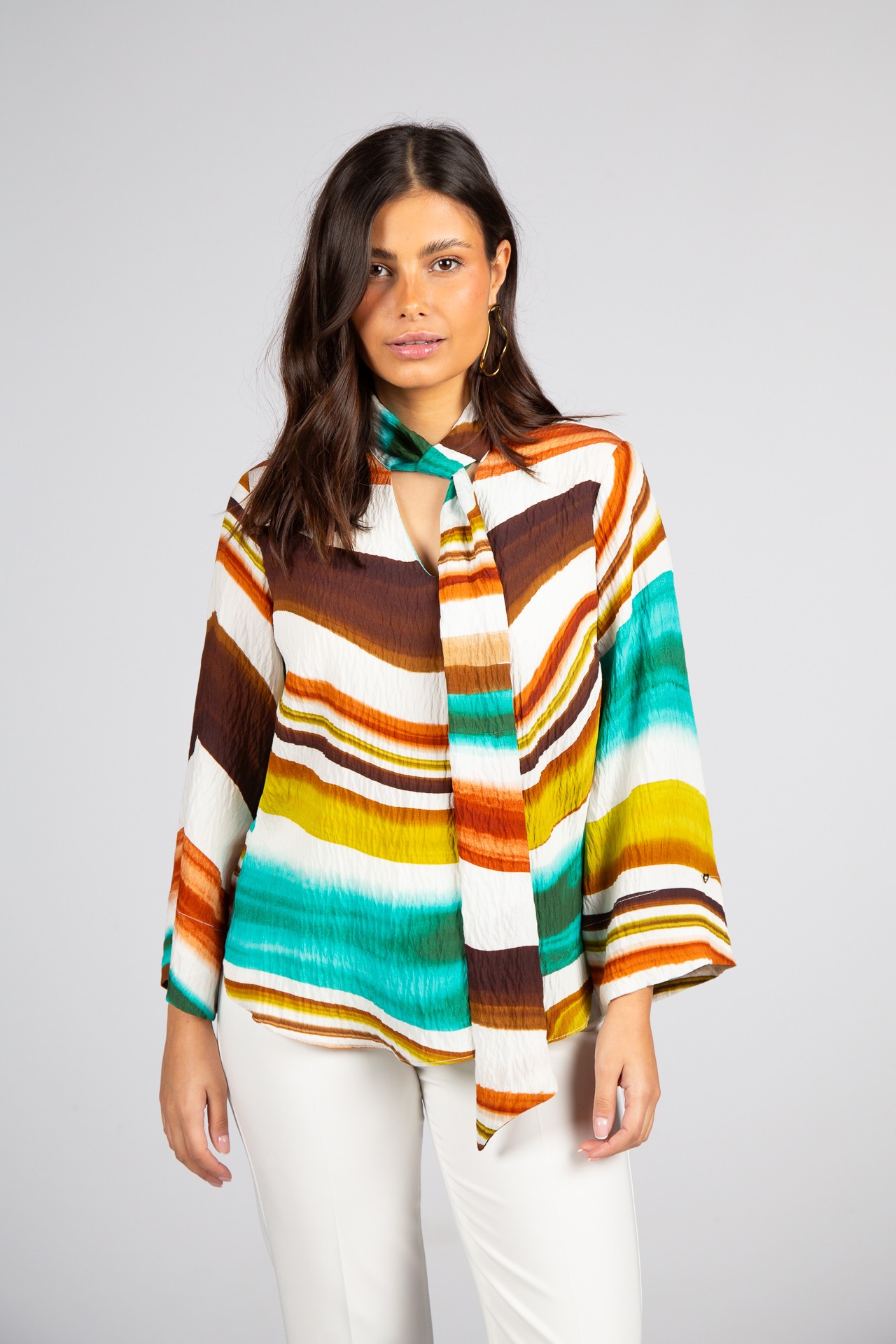 Adjustable ribbon collar blouse