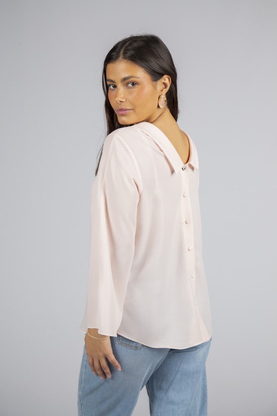 Blouse buttons at the back