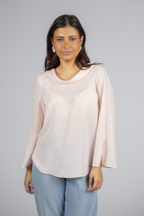 Blouse buttons at the back