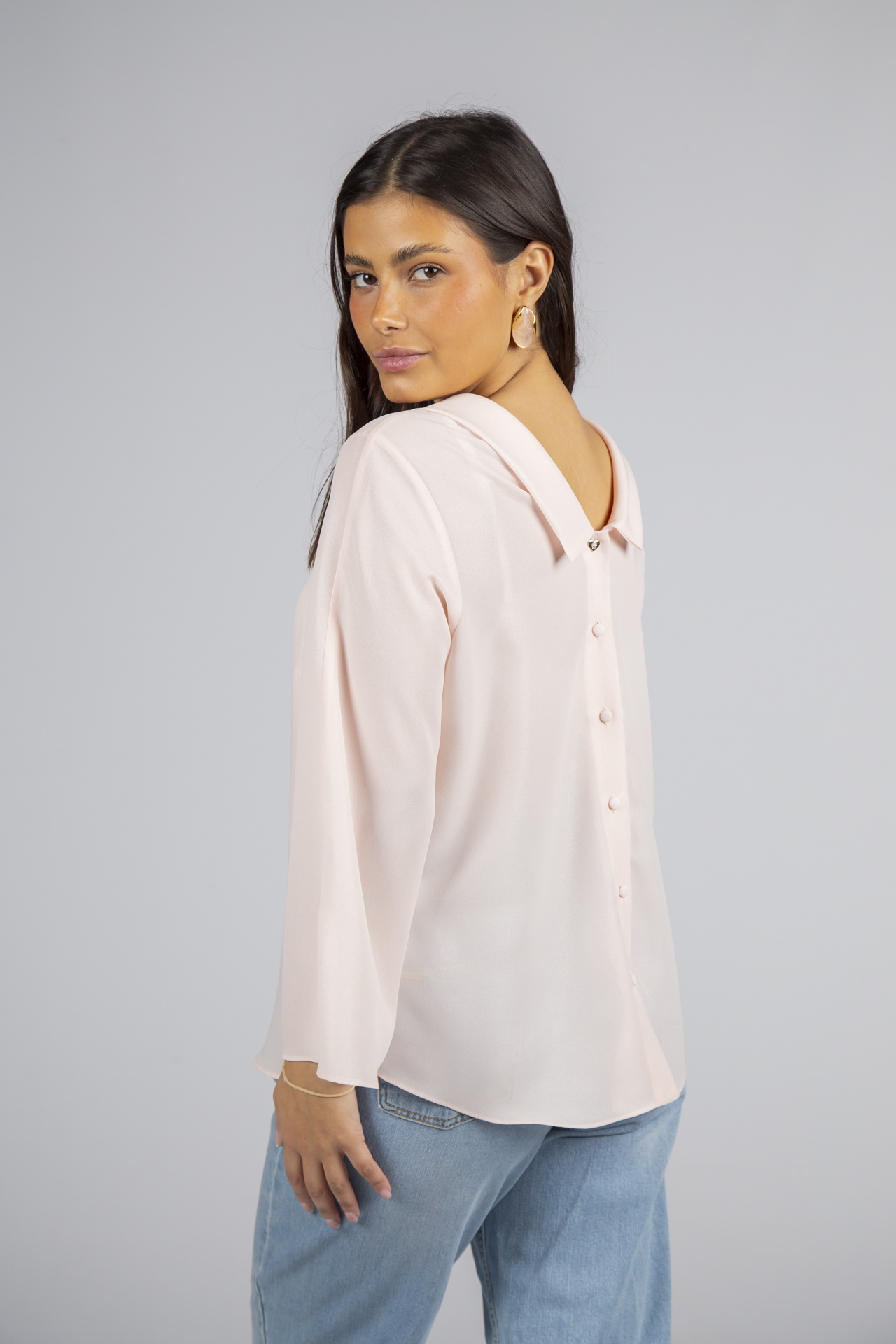 Blouse buttons at the back