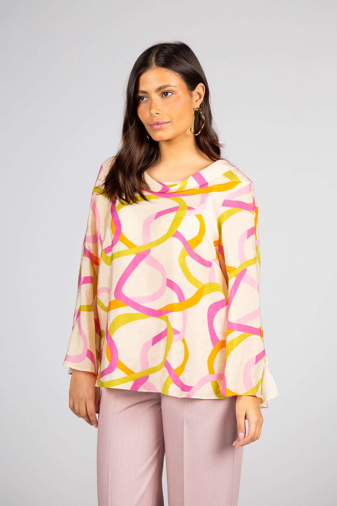 Blouse buttons at the back