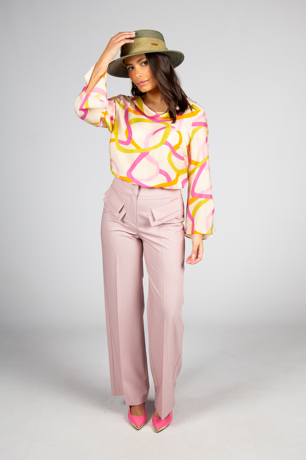 Blouse buttons at the back