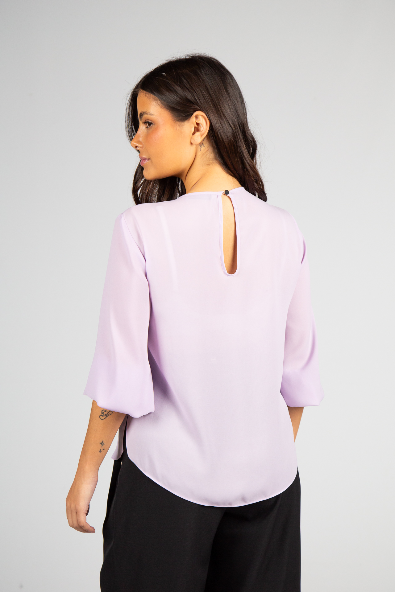 Túnica nervuras na frente