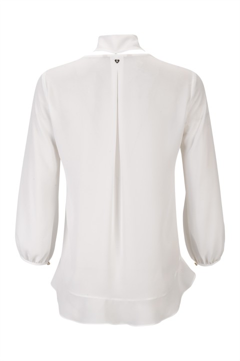 T�nica folhos e la�ada