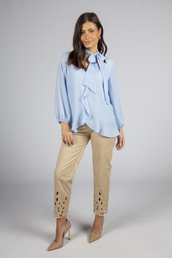 Túnica folhos e laçada