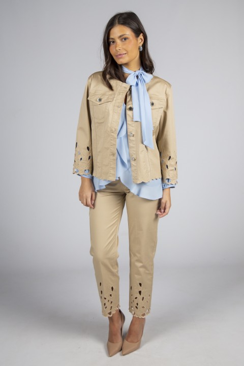 T�nica folhos e la�ada