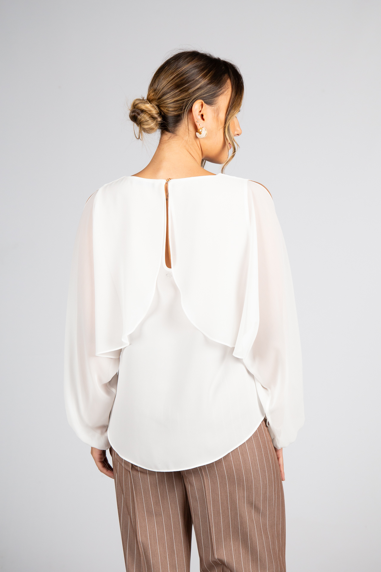 Túnica mangas efeito capa