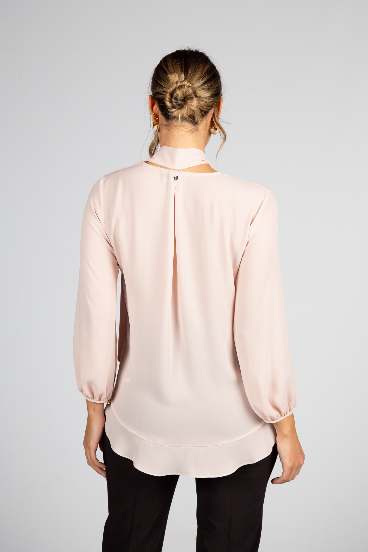 Túnica folhos e laçada