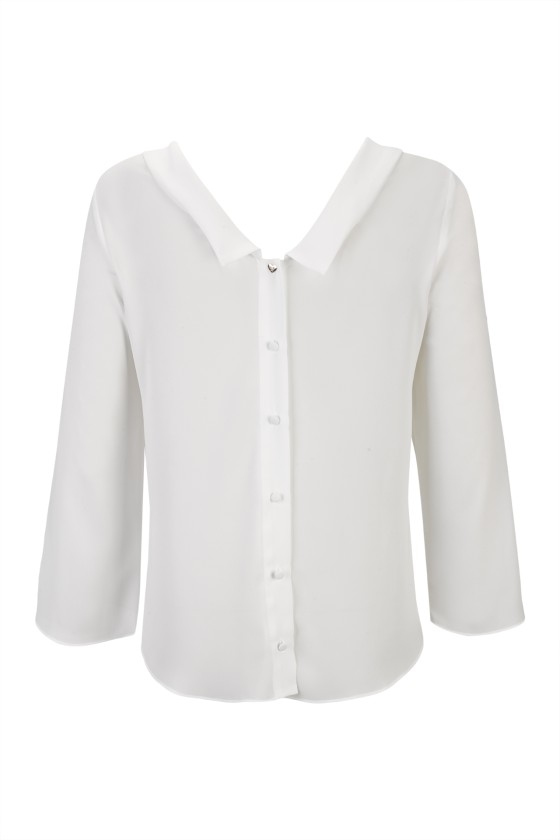 Blouse buttons at the back