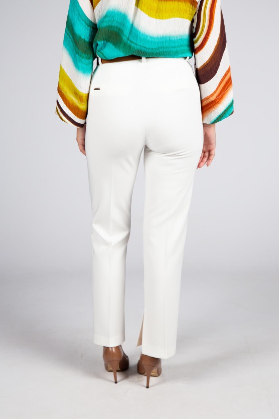 Straight-cut trousers with eyelets 