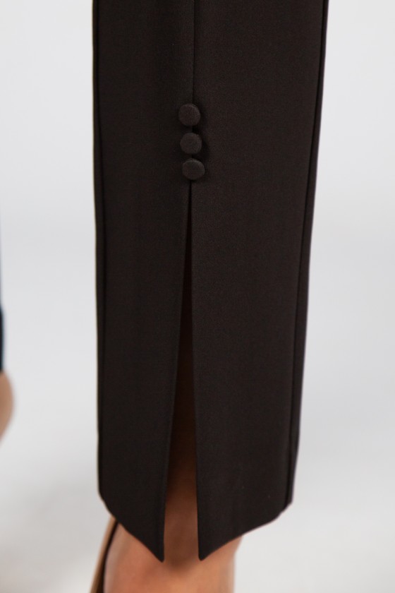 Trousers with opening at the bottom