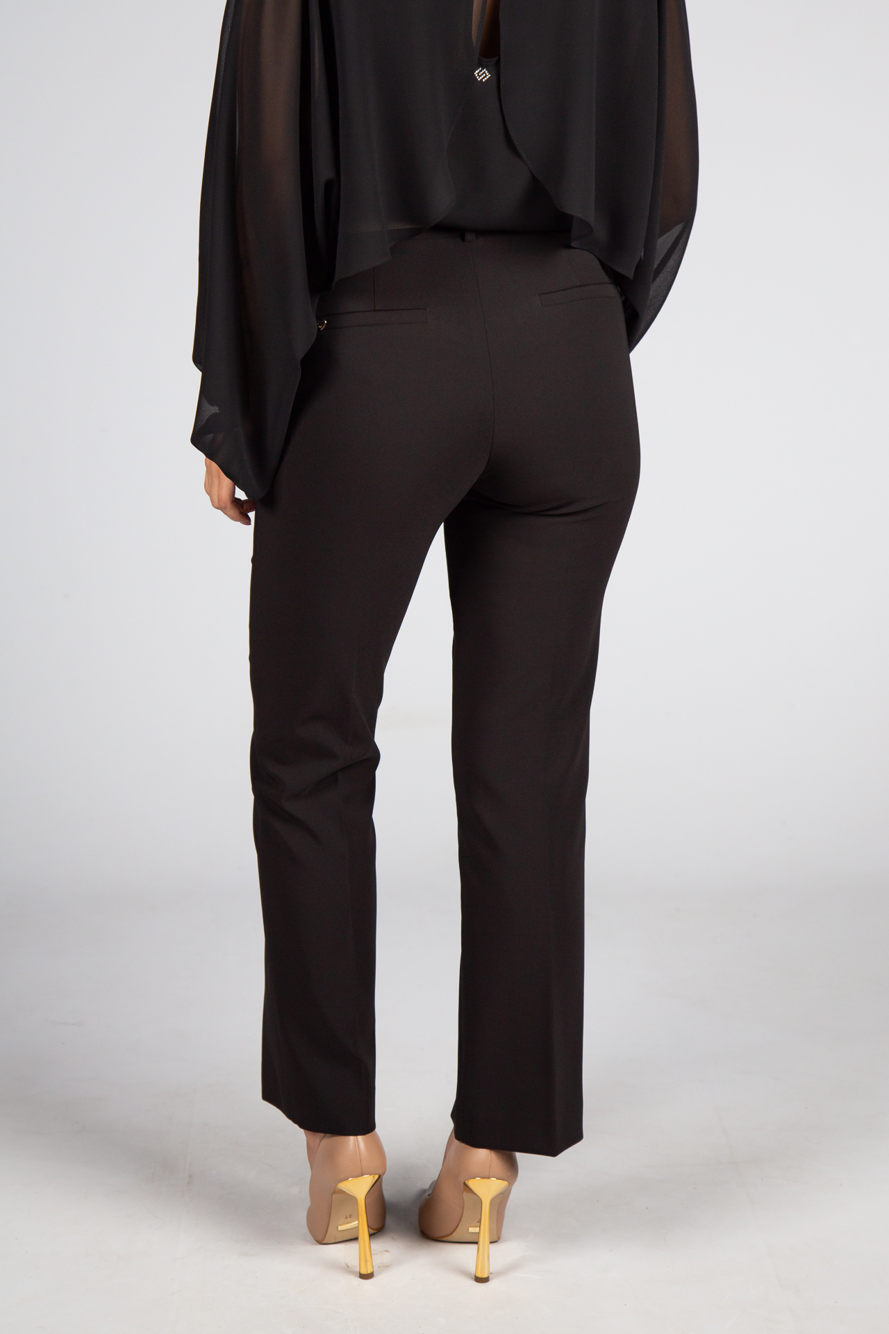 Trousers with opening at the bottom