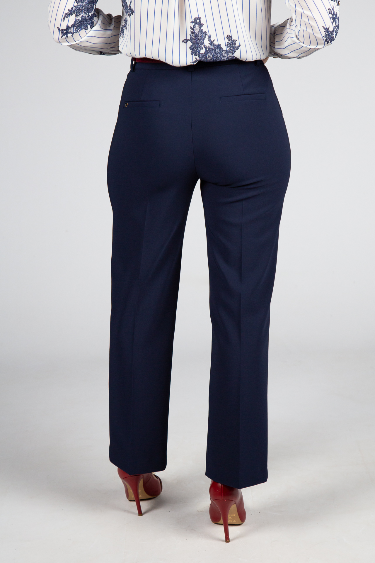 Trousers with opening at the bottom