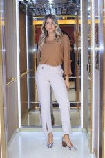 Trousers with opening at the bottom