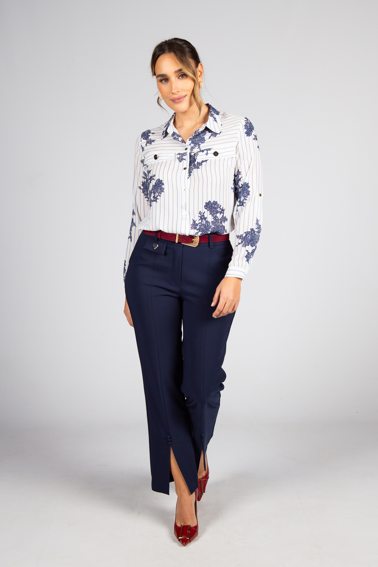 Trousers with opening at the bottom