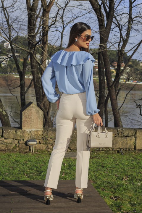 Trousers with opening at the bottom