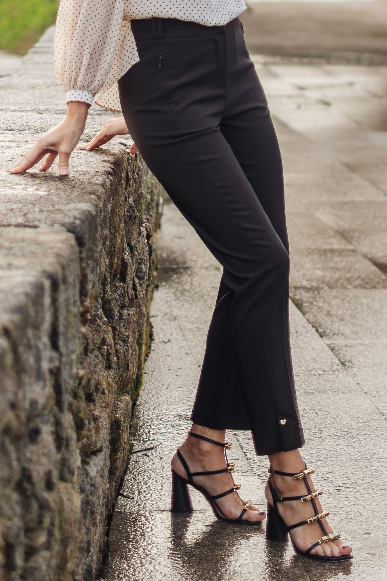 Classic cut trousers