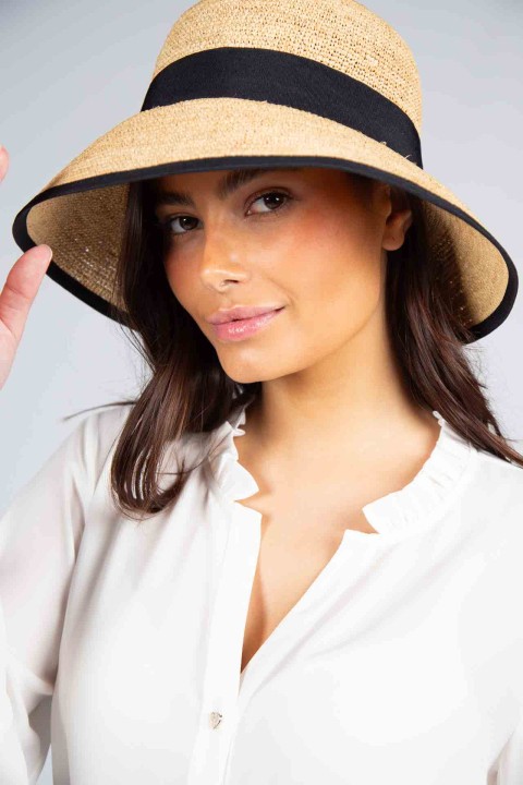  Hat in natural raffia