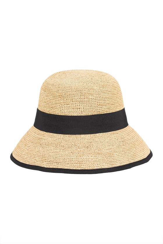Hat in natural raffia