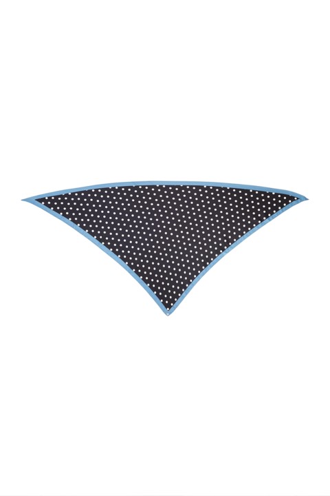 Triangular scarf