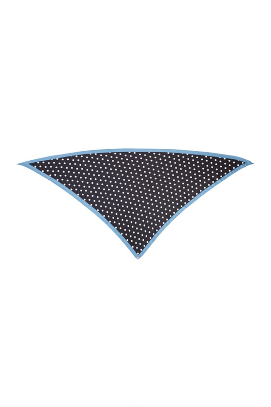 Triangular scarf