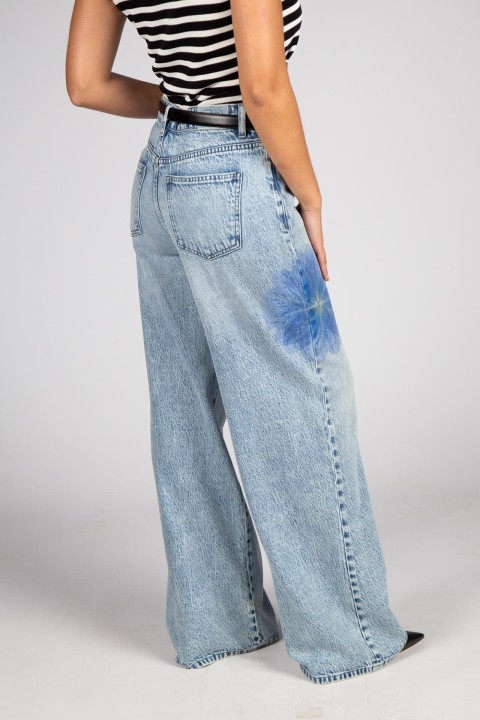 Pantalons � jambes larges avec fleur imprim�e