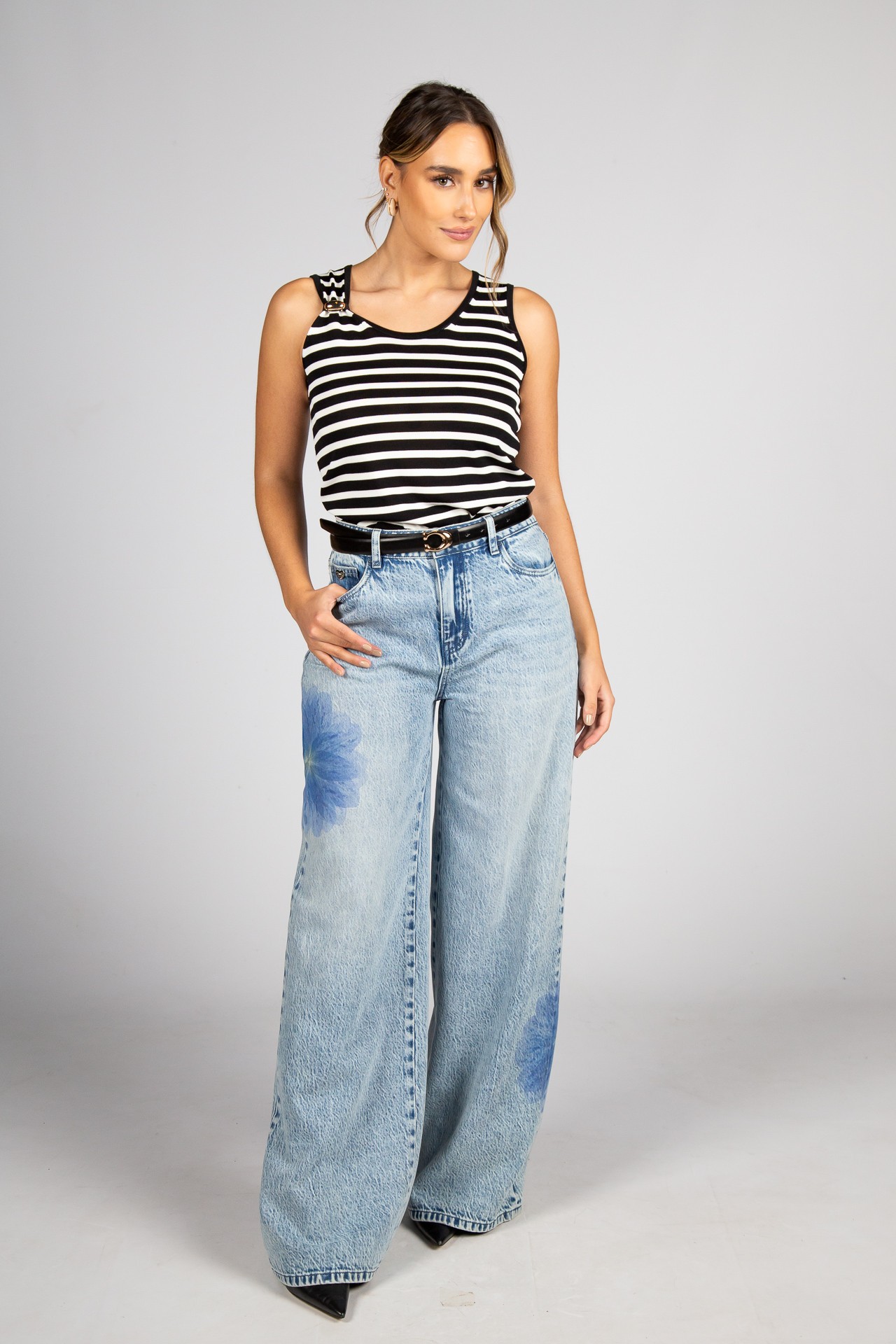 Pantalons à jambes larges avec fleur imprimée