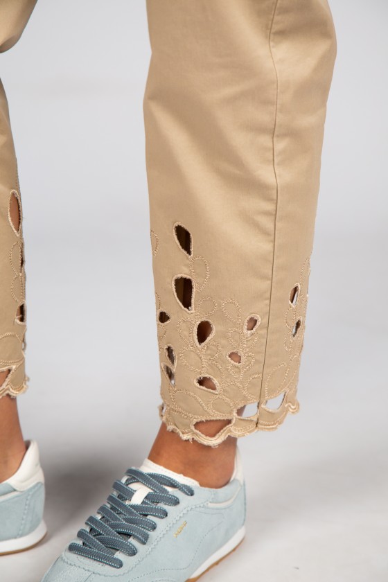 Pantalon beige brodé