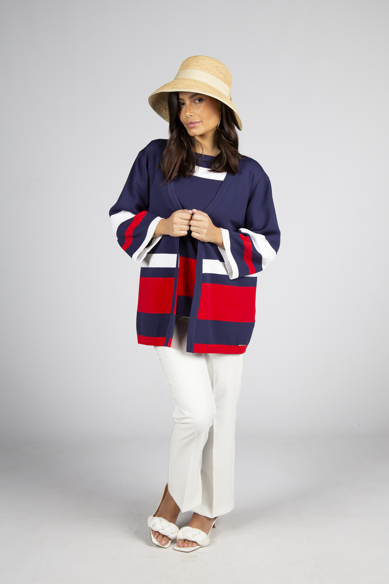 Knitted cardigan with 3/4 sleeves