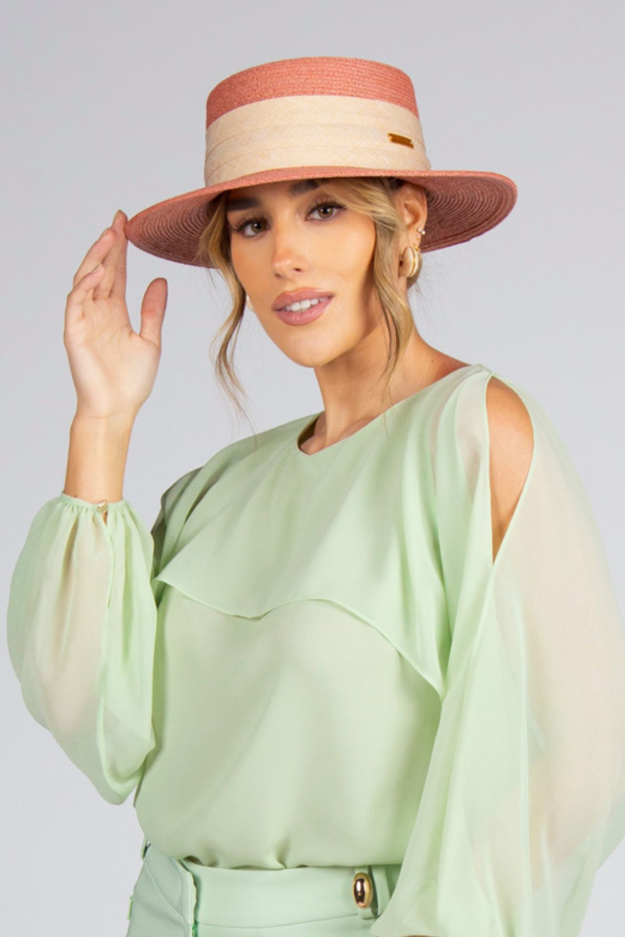 Hat in raffia
