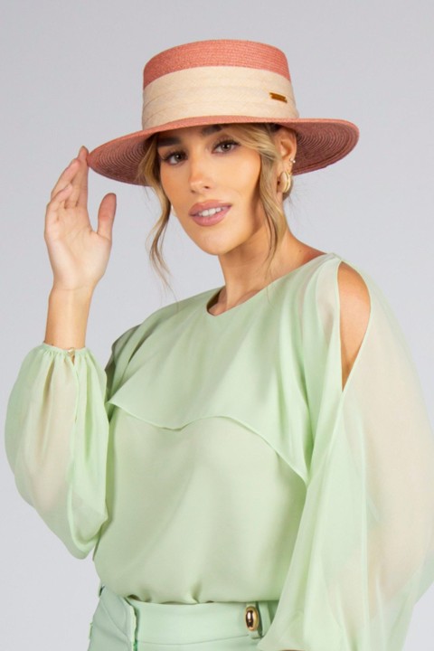 Hat in raffia Hat in raffia