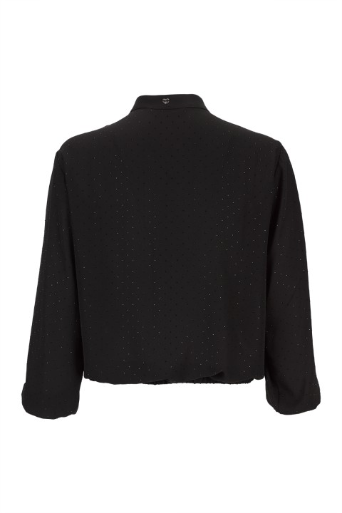 Shirt with shimmering threads