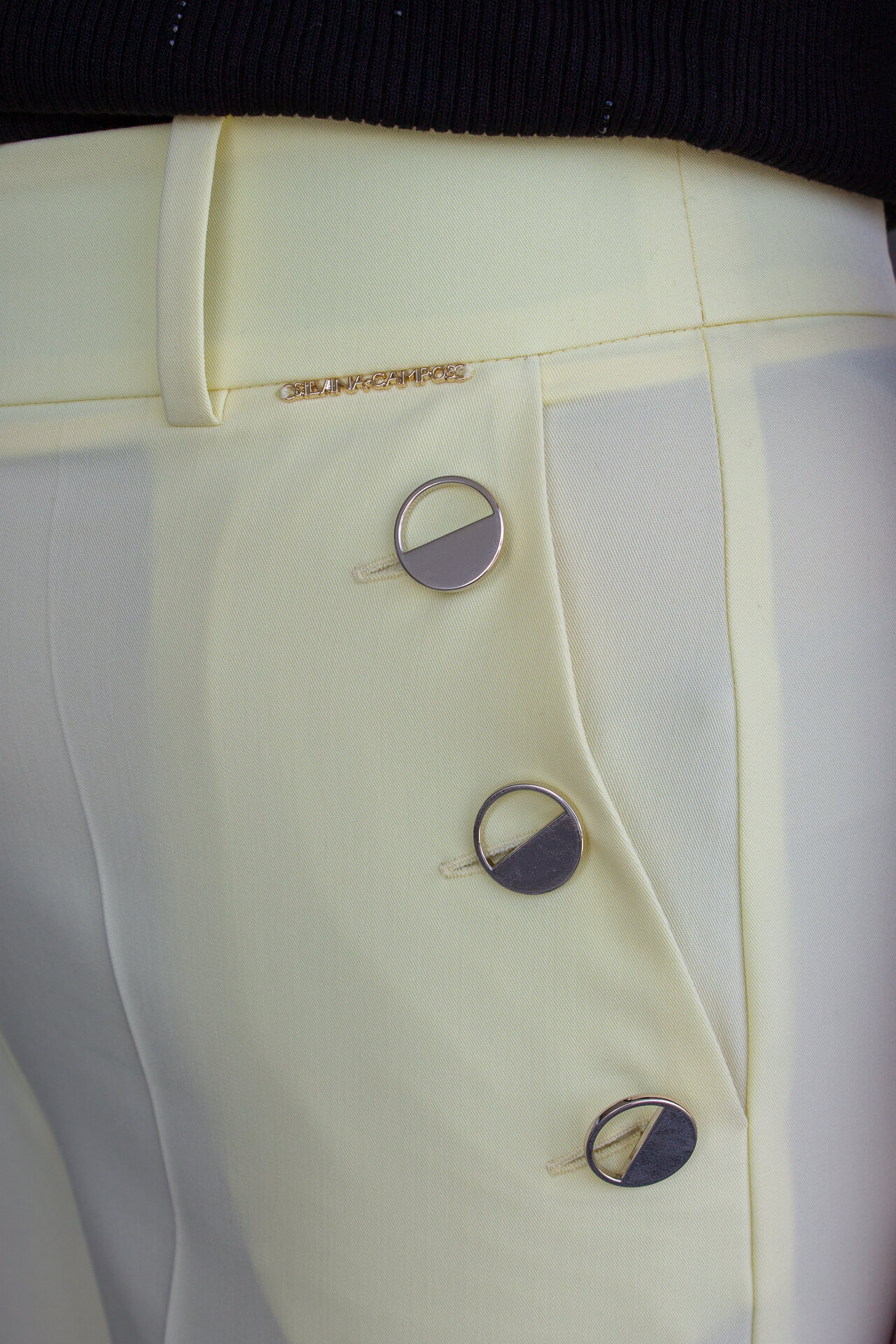 Trousers with silver buttons