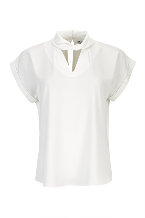 Blouse with a twisted collar