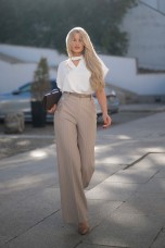 Blouse with a twisted collar