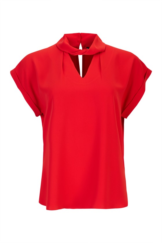 Blouse with a twisted collar