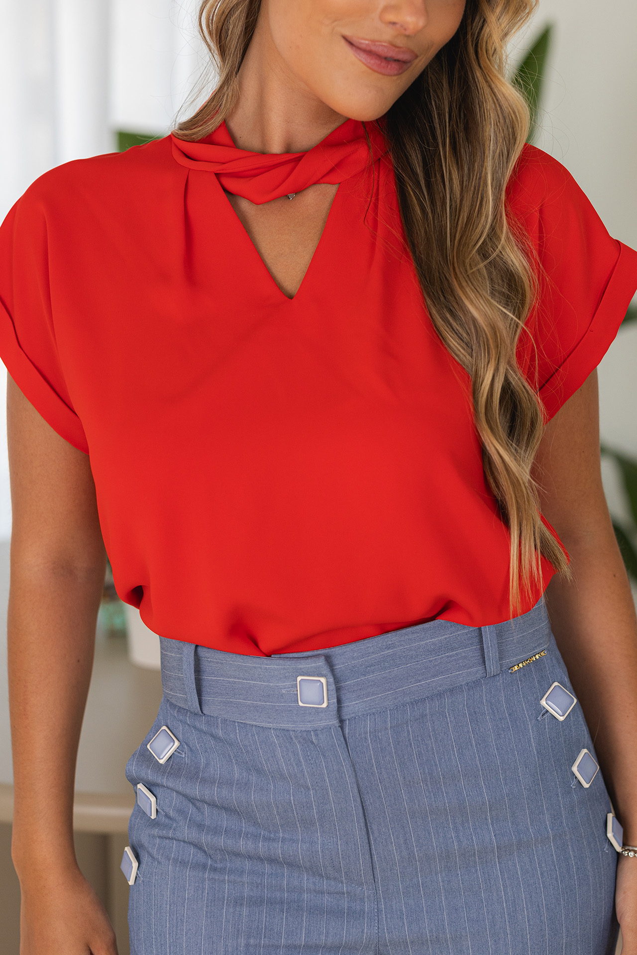Blouse with a twisted collar