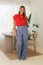 Blouse with a twisted collar