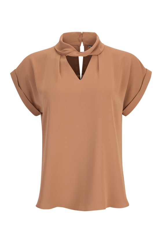 Blouse with a twisted collar