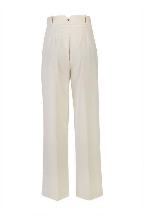 Trousers with silver buttons