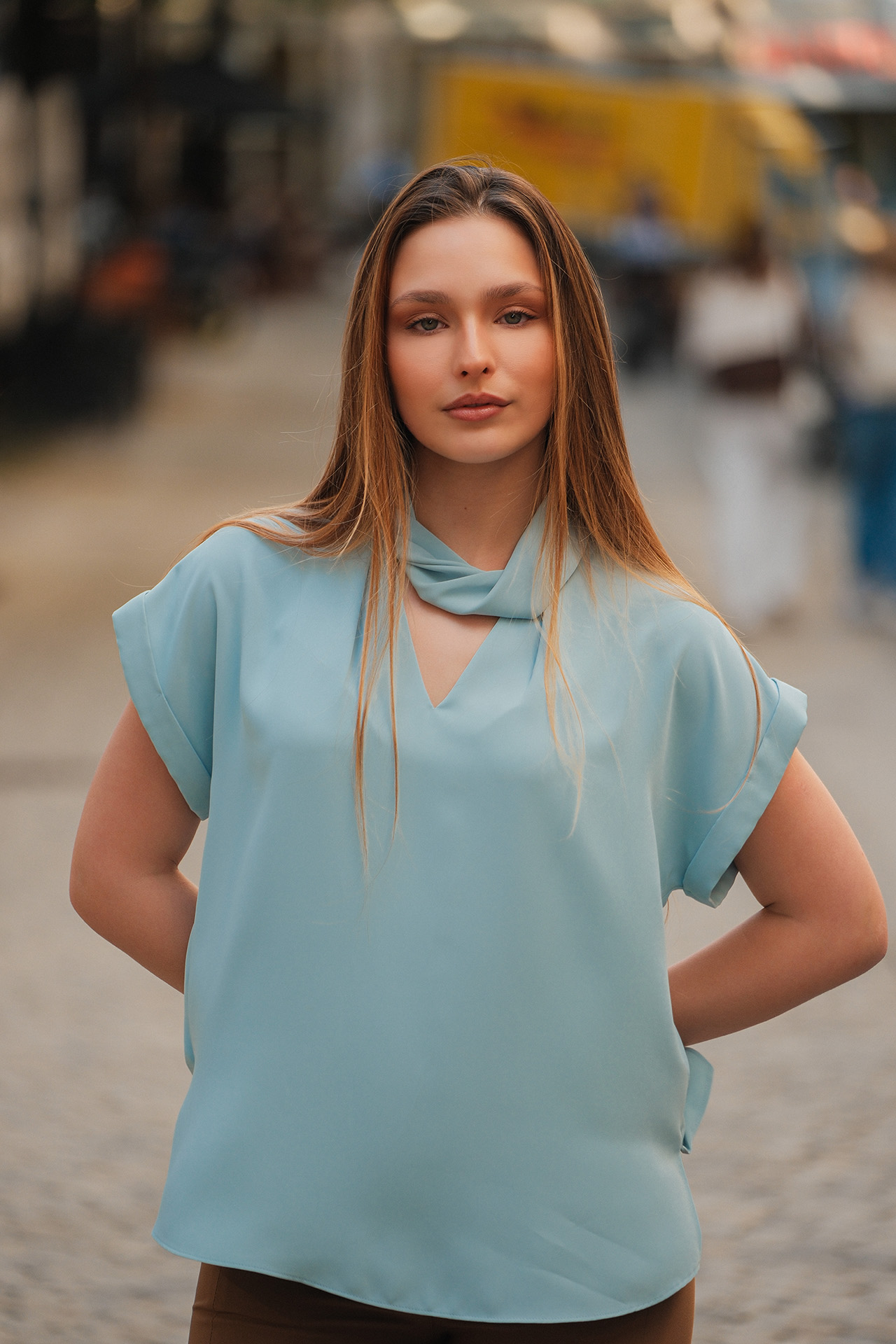 Blouse with a twisted collar