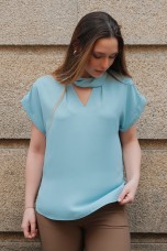 Blouse with a twisted collar