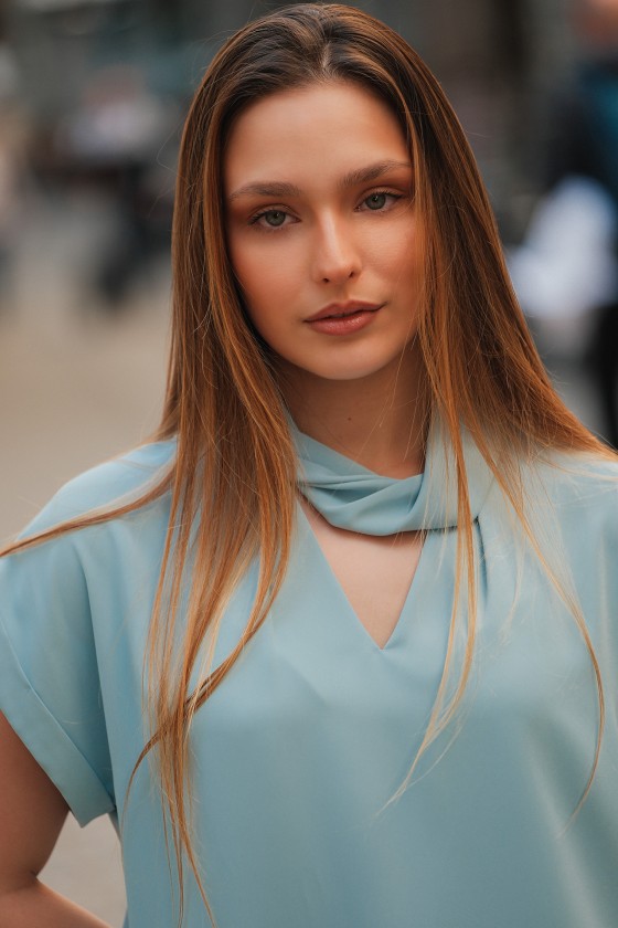 Blouse with a twisted collar